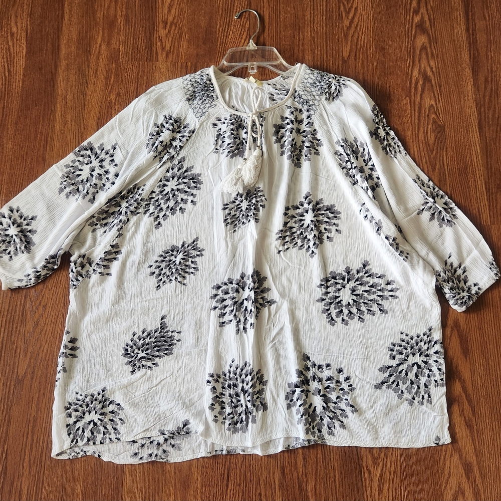 Kori White Floral 3/4 Sleeve Boxy Blouse with Mandarin Collar
